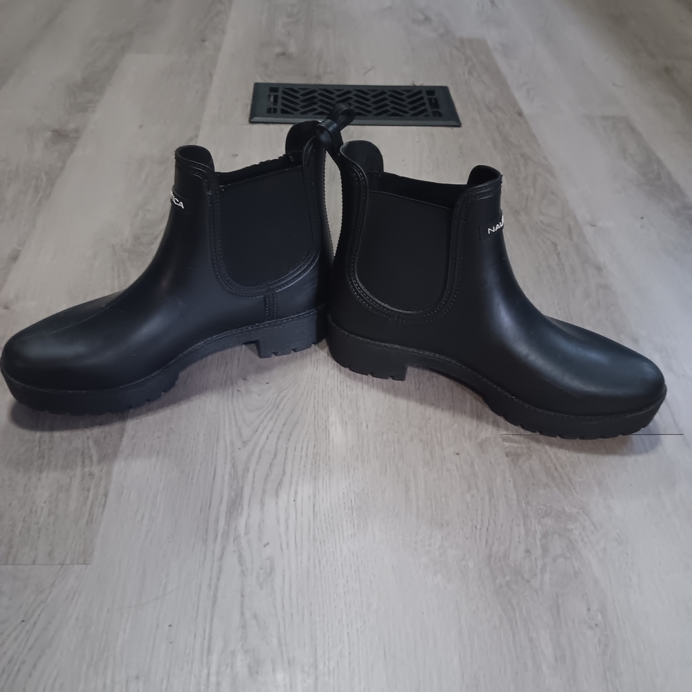 Nautica Black Ankle Boots with Elastic Panels - Picture 2 of 4